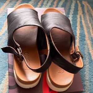 Bueno Black Leather Platform Sandals